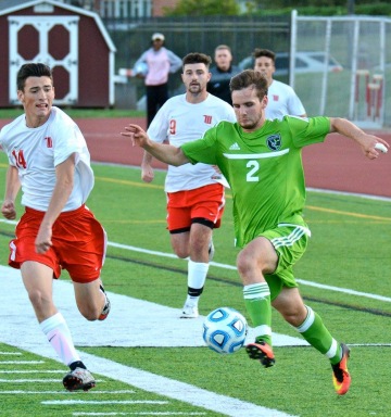 Roman Kirschner u míče v univerzitním utkání.